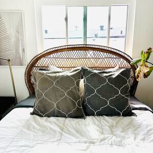 POTTERY BARN Charcoal Grey Soft White Textured Pillow Case Sham 22" Square Set 2